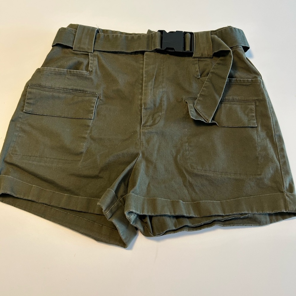 Express x Olivia Culpo army green belted Cargo shorts Size 4.  Cotton/spandex. - Picture 13 of 13